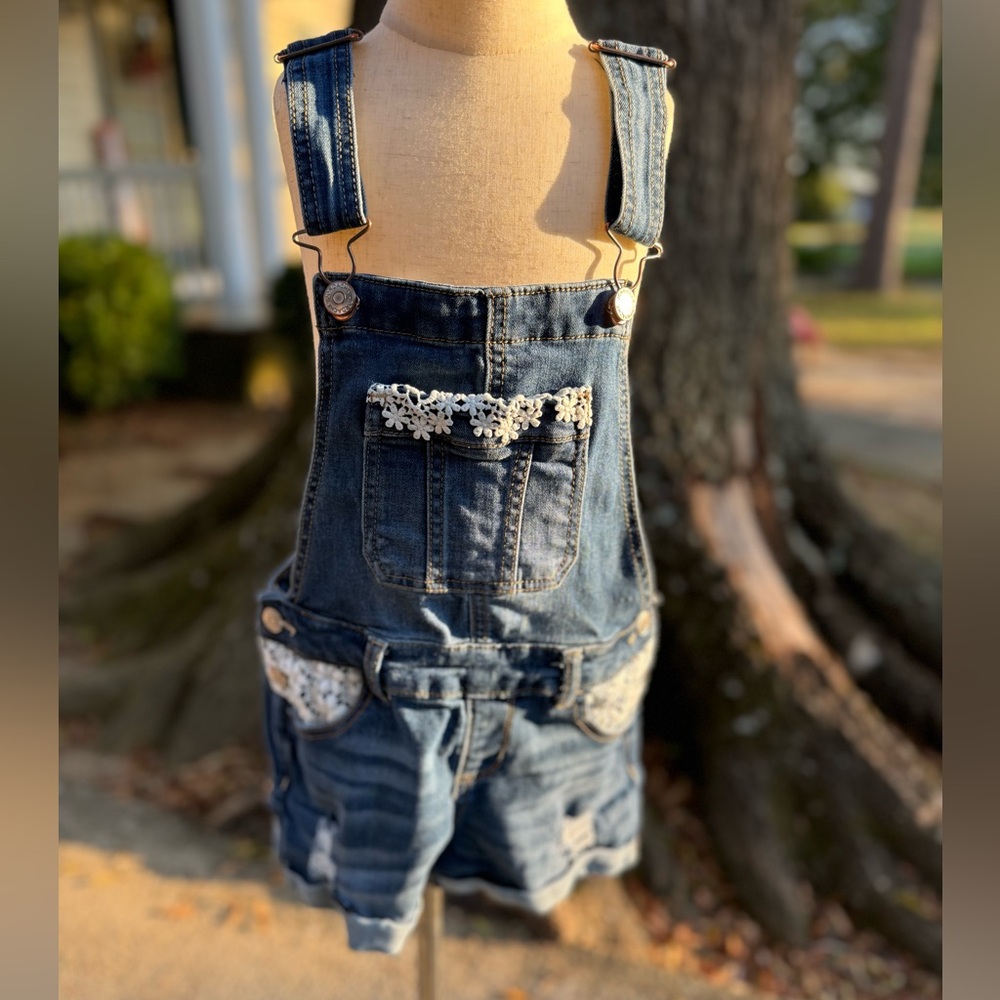 Denim shorts with white lace and snowflake embellishments,a unique design